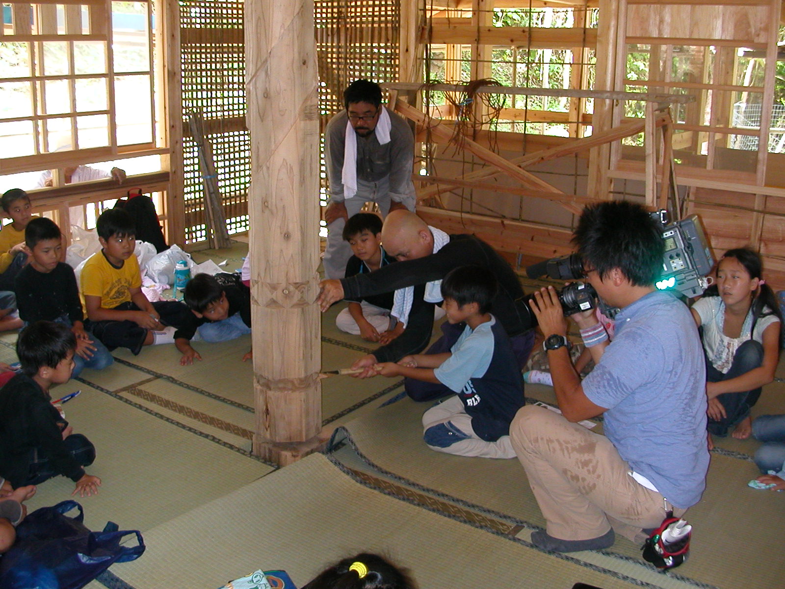 ��������1�{�̉ƂÂ��苳���@�S���̐؂藣��